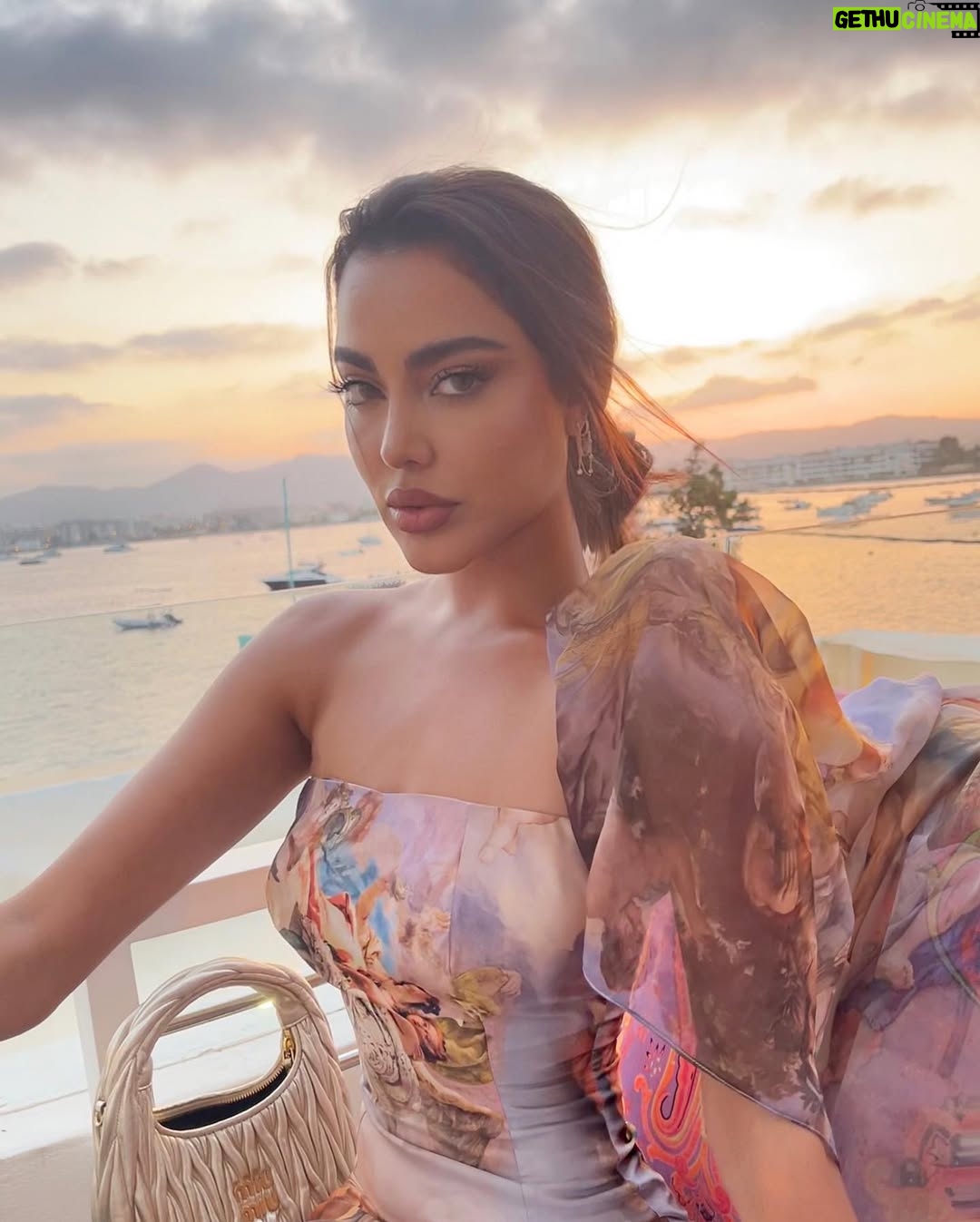 Fatima Al-Momen - 21.1K Likes - 🌅
