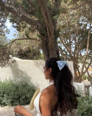 Fatima Al-Momen Instagram - šŗšļø extremely rare moments of myself when Iām captured kinda kinda cute š¤«š