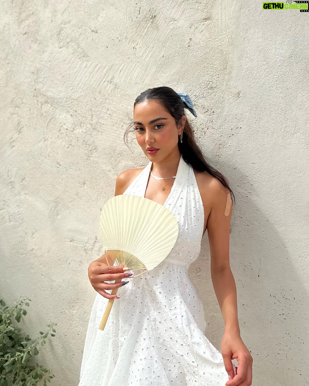 Fatima Al-Momen - 8.6K Likes - 🌺🏖️ extremely rare moments of myself when I’m captured kinda kinda cute 🤫😝