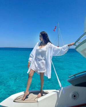 Fatima Al-Momen Instagram - My summer job includes watching shark attack videos at night and being a shark inspector during the day time