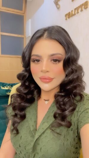 Fatima Ezzahra Lahrech Instagram - كنبغييييكم 🥰 واخا كاين لي كرهني فالدور ديال زينب 🤭
#makeup #beauty #glamour #artist #art #fatimaezzahralahrech #فاطمةالزهراء_لحرش
#جريت_و_جاريت
