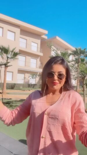 Fatima Ezzahra Lahrech Instagram - اي حاجة كانت كتجدب ليكم الطاقة السلبية لحياتكم حاولوا تخلصوا منها..✋🛑
افكار، اشخاص، عادات، معتقدات….
هاد السنة الجديدة خاصها تكون مليئة بالطاقة الايجابية
غيروا حياتكم للأفضل حققوا احلامكم او ما تخليوا حتى حاجة توقف قدام نجاحاتكم
احبكم ❤️
سنة سعيدة 2023 🥰🥳