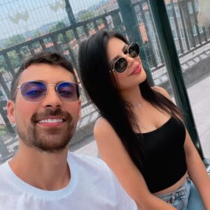 Fatima Ezzahra Lahrech Instagram - 🕯بدل ان تلعن الظلام ⬛️ اوقد شمعة
@lahrechayoub
@koaladamour
❤️🤍❤️
#lifeisbeautiful #loveyourself #familytime #art #nature #love #glamour #travel #istanbul🇹🇷