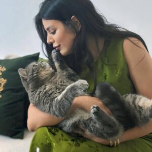 Fatima Ezzahra Lahrech Instagram - أنا و الحب قطقووووطي “أوسكار” 🐈😍
بزااااف ديال الحب ليكم كااااملين ♥️