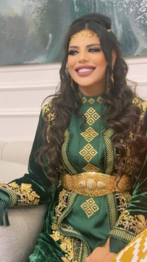 Fatima Ezzahra Lahrech Instagram - Merci Noufissa et Sara pour cette belle surprise 💫
Je vous aime ♥️
@negafa_noufissa_el_filalia
@sara.challa_makeupartist
@cakes_idrissi