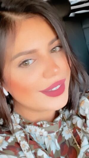 Fatima Ezzahra Lahrech Instagram - داكشي لي غادي يطلع من زينب عالم بيه غير الله 😂
غير تكايسو عليا عفاكم 🙏🏻😂 را غادة تنوض الحرب بين زينب و غيتة
فنظركم غادة تديه و لا تخليه 🤭
#جريت_و_جاريت
#فاطمةالزهراء_لحرش
#fatimaezzahralahrech