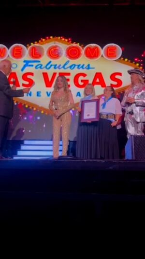 Fátima Flórez Instagram - FÁTIMA FLÓREZ DAY 🙌 “Hoy mi nombre queda escrito en la historia de Las Vegas ✨💛. El 5 de septiembre ha sido proclamado oficialmente como mi día 🏆🌟.
No tengo palabras para agradecer a quienes han sido parte de este camino. Este honor me inspira a seguir creando y compartiendo mi pasión con el mundo. 🙏💫”

Quiero agradecer especialmente a la Honorable Alcanza de Las Vegas, Nevada 🙌 SHELLEY BERKLEY 🙌
.
.
.
#lasvegas #nevada #fatimaflorez #awards