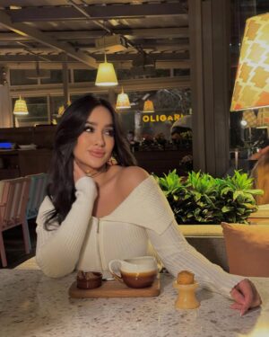 Fatma Bartakis Instagram - Peace begin with a smile 🤍