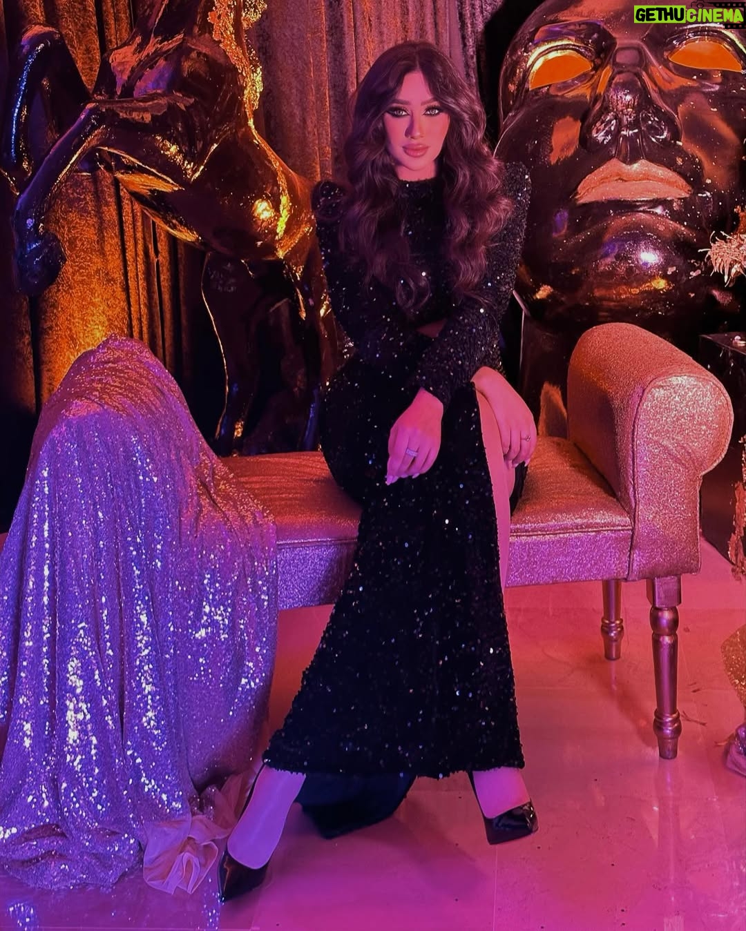 Fatma Bartakis - 33.9K Likes - Birthday girl ✨
Happy birthday to me 
———————————————
Makeup @oussema.soulii 
Dress @rim_gharbi_bridals 
Décoration @doniadeco