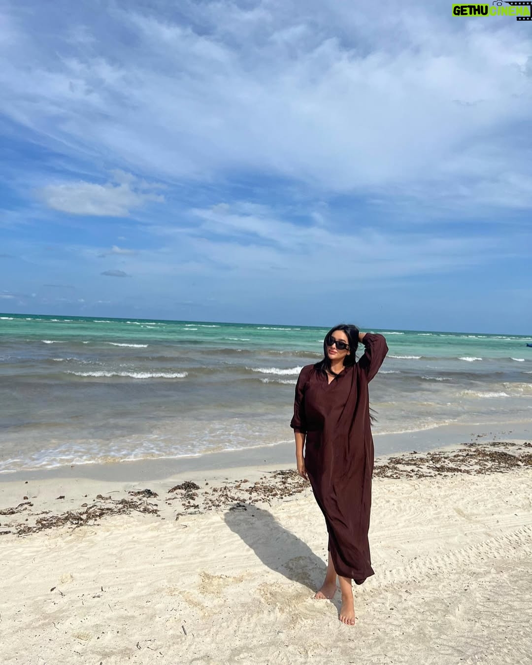 Fatma Bartakis - 31.2K Likes - Thank you @dar_oomi for this incredible day 🤍
—————————————————————————-
#visittunisia #zarzis #summervibes
