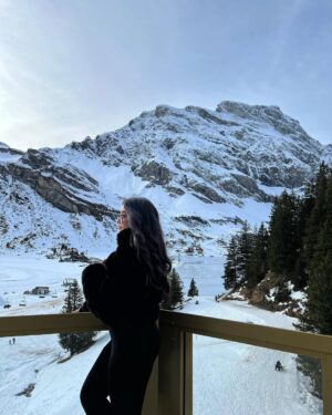 Fatma Bartakis Instagram - Unposted one’s ❄️🤍
نسخن فالبايت 😂
————————————————————————————
#switzerland🇨🇭 #unposted #snow #vacation