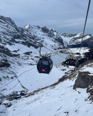 Fatma Bartakis Instagram - Snow ❄️🤍
#switzerland #snow #engelberg #titlismountainswiss🇨🇭🇨🇭 #ski