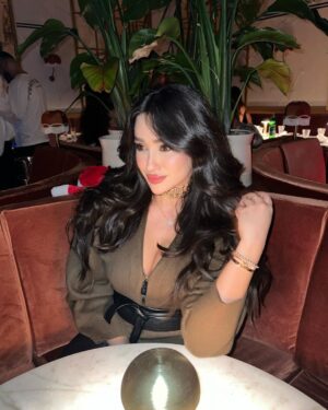 Fatma Bartakis Instagram - Last post for this year…
——————————————————
L’année 2024 touche à sa fin, et je dois dire qu’elle n’a pas été de tout repos. Les défis ont été nombreux, les moments difficiles parfois pesants, mais malgré tout, nous avons tenu bon.
Alors que nous tournons la page, j’espère sincèrement que 2025 sera une année plus douce, remplie de lumière, d’opportunités, et de belles surprises. Que cette nouvelle année nous offre à tous la sérénité, la force, et le bonheur que nous méritons.
Prenons un instant pour apprécier ce que nous avons appris et ceux qui nous entourent, car même dans les périodes les plus sombres, il y a toujours des raisons d’espérer et d’avancer.
Je vous souhaite à tous une merveilleuse année 2025, plus lumineuse, plus paisible, et surtout, meilleure que la précédente.