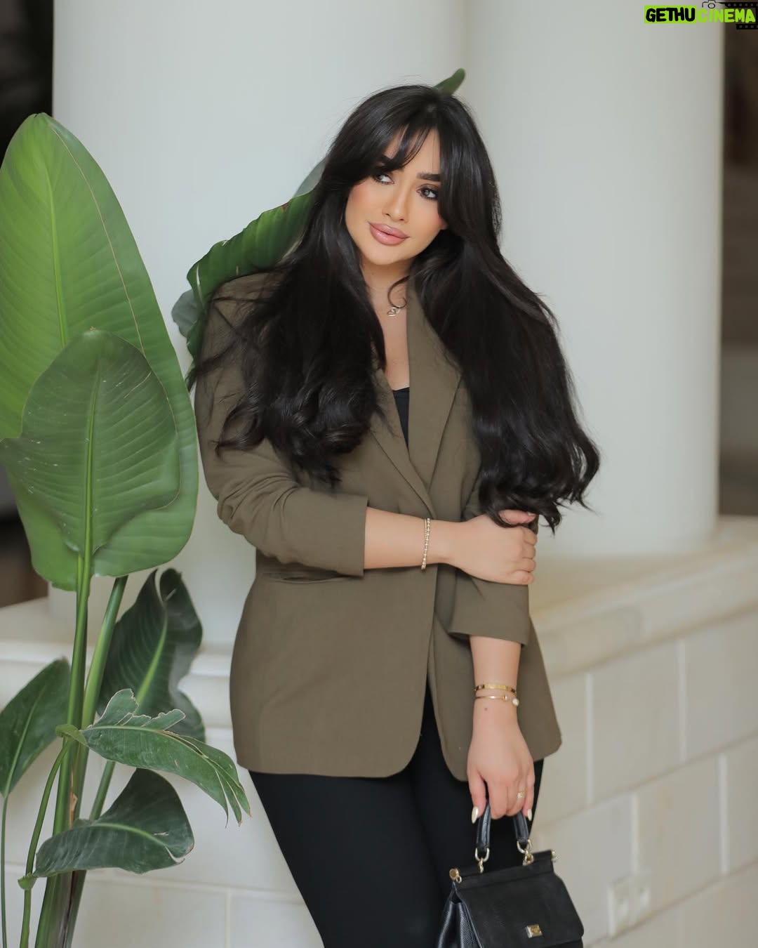 Fatma Bartakis - 36.5K Likes - Always wearing my invisible crown 👑😝
—————————————————————
By @walid_saied_ 📸