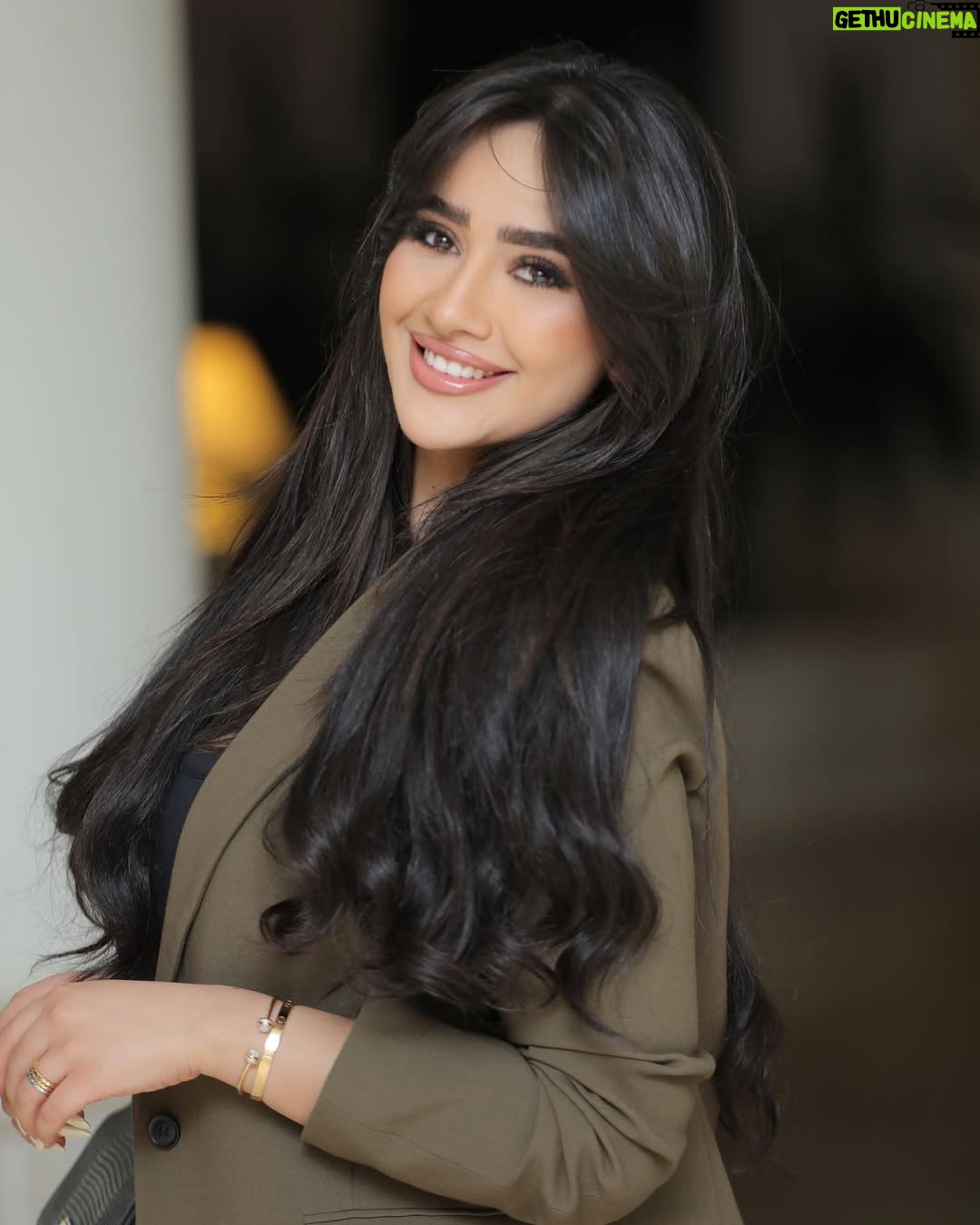Fatma Bartakis - 36.5K Likes - Always wearing my invisible crown 👑😝
—————————————————————
By @walid_saied_ 📸