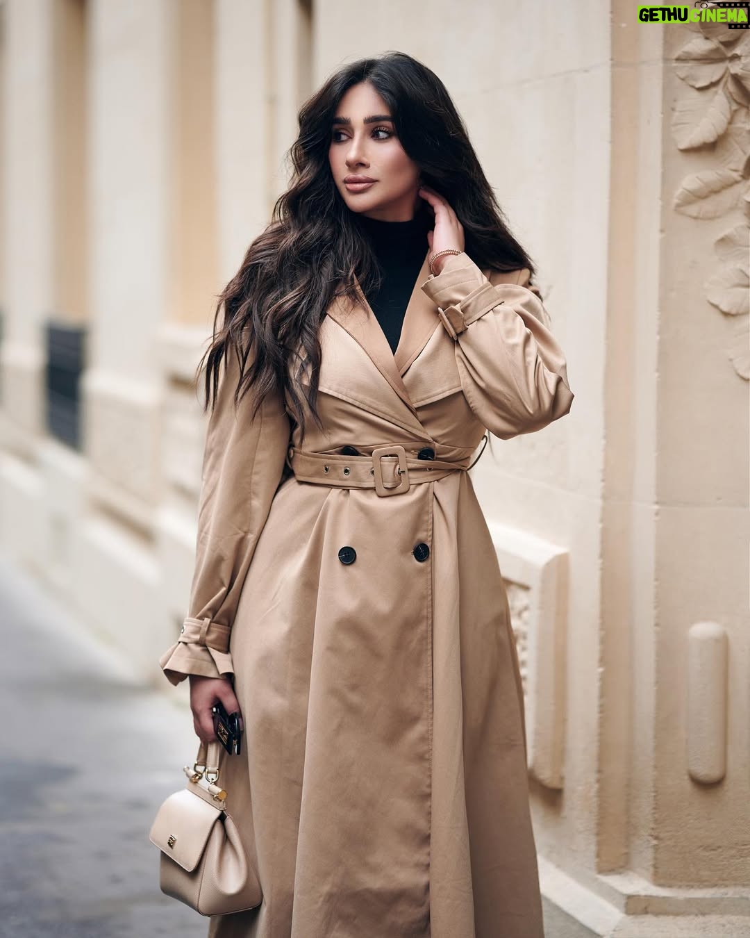 Fatma Bartakis - 26.1K Likes - Strong women don’t have ‘attitudes’, we have standards.” ✨🤍
———————————————————————— 
Taken by : @malektoujaniphotography 
Trench coat : @mateenotunisia
