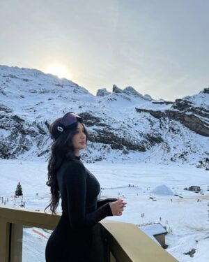 Fatma Bartakis Instagram - Unposted one’s ❄️🤍
نسخن فالبايت 😂
————————————————————————————
#switzerland🇨🇭 #unposted #snow #vacation