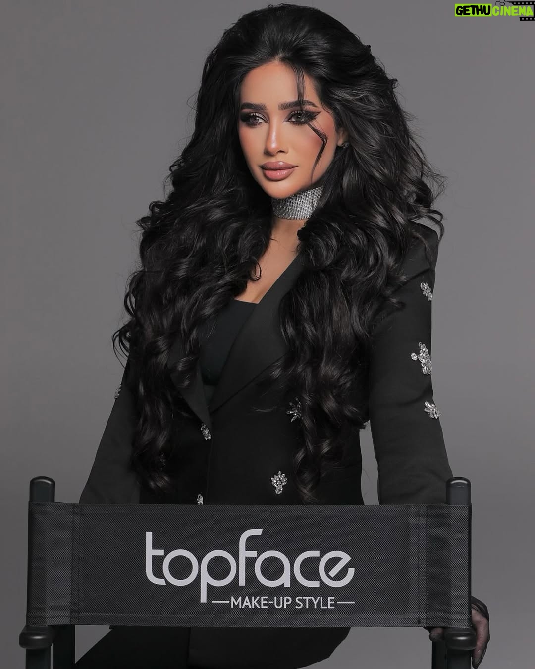 Fatma Bartakis - 24.2K Likes - @topface.tunisie , c’est plus qu’un simple produit de maquillage. C’est une attitude, une aura, une déclaration de confiance. @fatma.bartakis.officiel 🤝🏻
‏Avec @topface.tunisie , vous ne portez pas seulement du maquillage, vous incarnez l’élégance et la puissance. C’est l’allié des femmes fortes, sûres d’elles, qui rayonnent par leur beauté intérieure et extérieure.
Gorgeous @fatma.bartakis.officiel 🫶🏻
Les produits sont disponible sur le site web https://miss2l.com/
Taken by the artist @walid_saied_ 🫶🏻
Hair style @yefet.mbk 🫶🏻