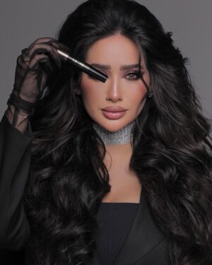 Fatma Bartakis Instagram - @topface.tunisie , c’est plus qu’un simple produit de maquillage. C’est une attitude, une aura, une déclaration de confiance. @fatma.bartakis.officiel 🤝🏻
Avec @topface.tunisie , vous ne portez pas seulement du maquillage, vous incarnez l’élégance et la puissance. C’est l’allié des femmes fortes, sûres d’elles, qui rayonnent par leur beauté intérieure et extérieure.
Gorgeous @fatma.bartakis.officiel 🫶🏻
Les produits sont disponible sur le site web https://miss2l.com/
Taken by the artist @walid_saied_ 🫶🏻
Hair style @yefet.mbk 🫶🏻