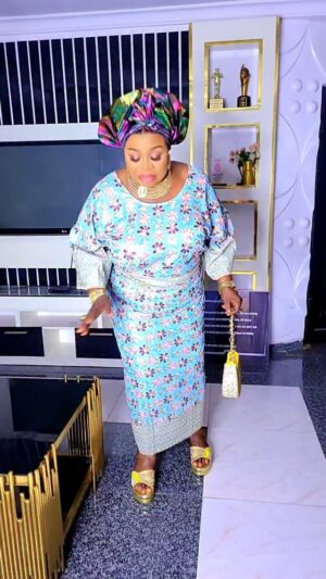 Fausat Balogun Instagram - Alihamudulilahi baba dada oseeeee 🙏 🙌
Owanbe Sunday party.
Aye kan lowa 💯💪