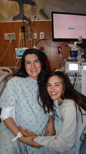 Fefi Oliveira Instagram - Hace 5 años conocí con mi hermana el milagro de dar vida en el nacimiento de Juli. Pense que faltaría mucho para volver a presenciar esa bendición así de cerquita y ayer @colemanpaula09 nos regaló a Vane y a mi la opprtunidad de acompañarla en este camino. Esta imagen vivirá en mis recuerdos para siempre, no importan las madrugadas, las 48 horas de incertidumbre, no importa cuanto haya que esperar con tal de escuchar ese primer llanto a las 6:29am del 7/7/25. Estoy tan orgullosa de Vane y Paula que cuando Dios me regale la bendición de ser mamá ojala pueda estar a la altura de estas dos mujeres sin límites. Amo ser mujer y amo la bendición de poder dar vida. Gracias mi Dios, veo estos videos y lloro una y otra vez. Welcome Olivia💜 we loveu!
Thank you @alexcoleman12 for letting me live this unforgettable moment by your side. You were calm, present, and such an incredible dad from the very first second. What a gift to share this with you.