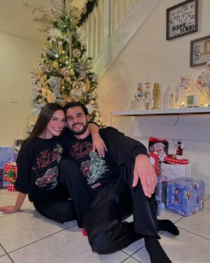 Fefi Oliveira Instagram - Una navidad más con todas las sillas llenitas. Gracias Dios no tengo duda que somos tus consentidos señor, tenerlos a todos es mi mejor regalo🎄
