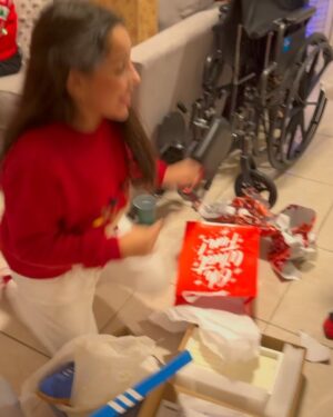 Fefi Oliveira Instagram - Una navidad más con todas las sillas llenitas. Gracias Dios no tengo duda que somos tus consentidos señor, tenerlos a todos es mi mejor regalo🎄
