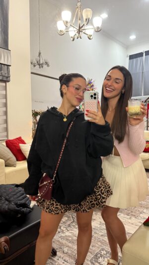 Fefi Oliveira Instagram - Como es la tuya ?🎄
