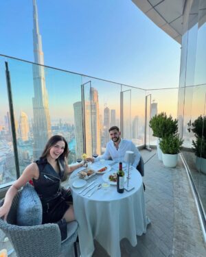 Fefi Oliveira Instagram - Ayer cumplimos 7 años de novios y hoy 2 años de casados y hay algunos momentos que me gustaría recordar de nuestra historia...
2-) Cuando me enamore
3-) Cuando venías a Miami y nos gustabamos en silencio
4-) Cuando te robe nuestro primer beso despues de trotar todo biscayne
5-) Nuestro primer 31 juntos como novios
6-) Nuestro primer añito como novios
7-) Cuando la música nos unió y nos hizo más fuertes
8-) Cuando nos dió por hacer videos musicales
9-) Nuestro primer viaje a cancun
10-) Cuando grabamos mil tiktoks mientras pasabamos pandemia juntos en casa de mis papas
11-) Cuando tuvimos nuestro primer apto juntos en Bogota
12-) Cuando me regalaste un cumple soñado en Key largo con toda la familia
13-) Cuando celebramos tu cumple en Dubai
14-) Cuando nos comprometimos❤️
15-) Esta me recuerda lo feliz que somos creando de la nada y trabajando juntos
16 y 17-) Cuando me convertí en tu esposa desde siempre y para siempre
18-) Nuestra luna de miel soñada
19-) Nuestro primer añito casados
20-) El amanecer más lindo que hayamos vivido juntos hasta hoy.

Gracias por amarme y aceptarme como soy. Te amo desde siempre y para siempre.