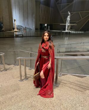Feriel Graja Instagram - عيد مبارك على الامة الإسلامية جمعاء ...و أعاد الله الشهر علينا بالخير و اليمن و البركة ...كل سنة و انتم طيبين ❤️🌹🙏 Wearing @rayhana_creations_officiel 😍
