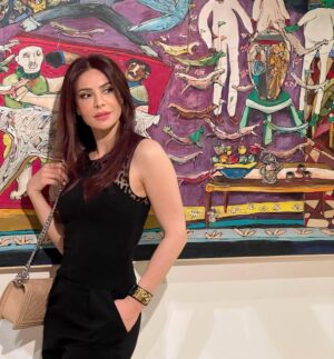 Feriel Graja Instagram - Life is art...live yours in Color 🌈 
#black #color #art #life #contrast #jumpsuit #look #ouftit #actress #fery 
Tap for more details