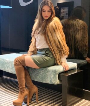 Feriel Graja Instagram - In a world where everyone is over exposed...the coolest thing you can do is maintain your mystery ✅
Tap for outfit details ✅ 
#fery #life