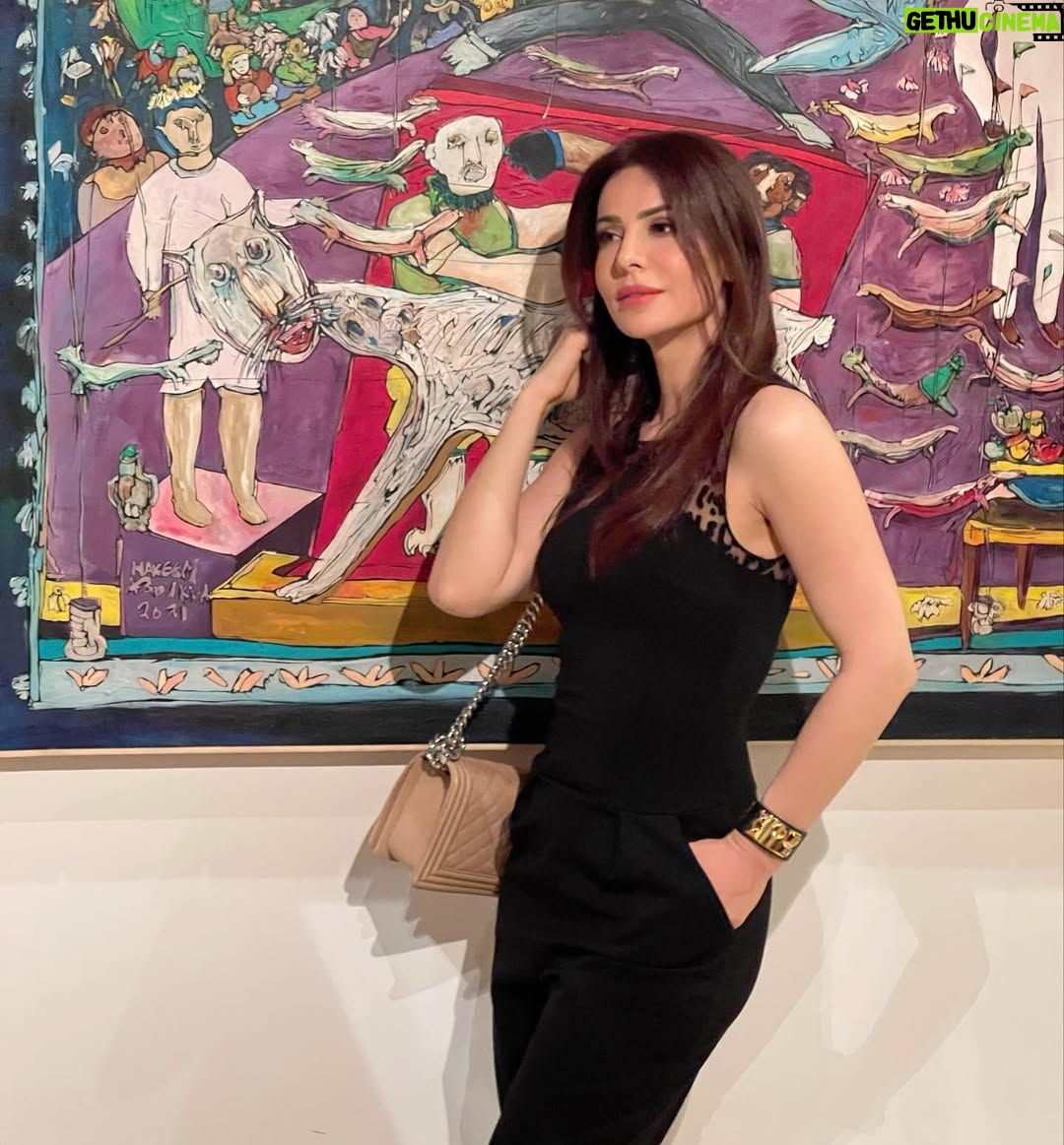 Feriel Graja - 6.3K Likes - Life is art...live yours in Color 🌈 
#black #color #art #life #contrast #jumpsuit #look #ouftit #actress #fery 
Tap for more details