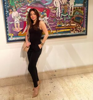 Feriel Graja Instagram - Life is art...live yours in Color 🌈 
#black #color #art #life #contrast #jumpsuit #look #ouftit #actress #fery 
Tap for more details