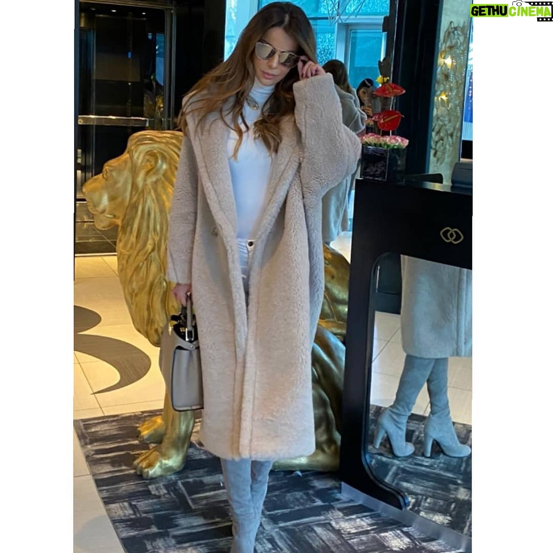 Feriel Graja - 11.8K Likes - So many times we measure our lives according to other people's achievements. But what if we took time to appreciate how far we have come...even we still have farther to go...you have GOTTEN this FAR👌🙌 Tap for more details 📌
#grateful #strongindependentwoman #mylife #thankful #success #achievement #work #career #arabworld