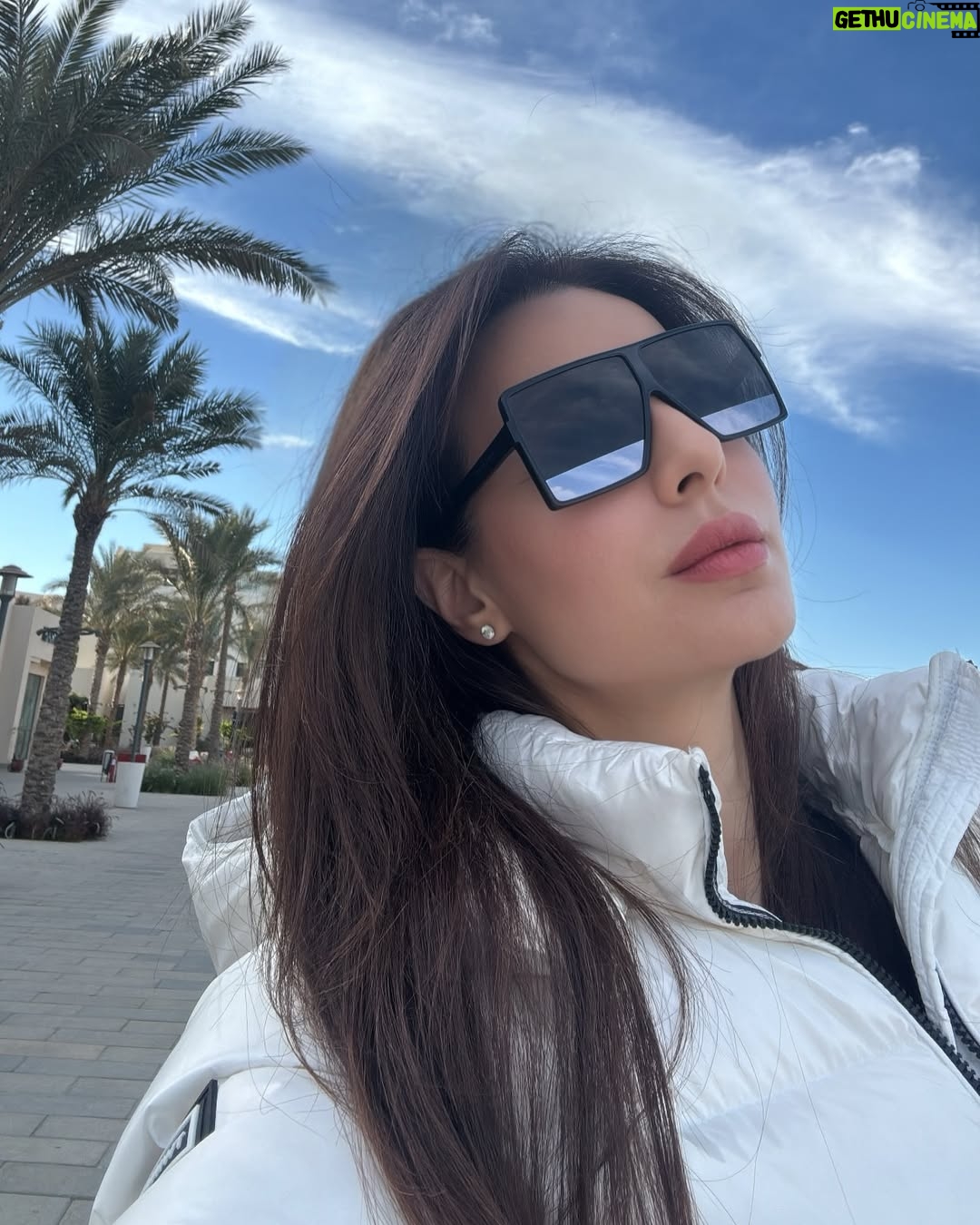 Feriel Graja - 5.1K Likes - The color of springtime is in the flowers...the color of winter is in the imagination ☃️...

#winter #lifestyle #actor #january #2025 #white