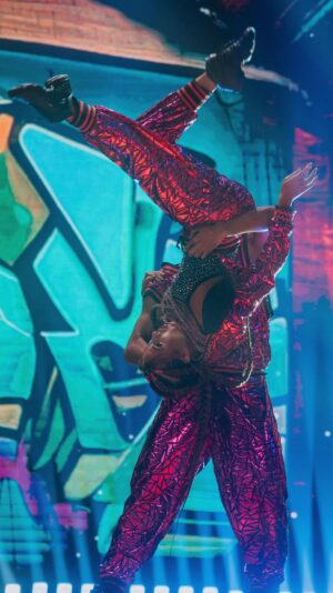Fernanda Paes Leme Instagram - O grupo B mostrou a superação no palco do #Domingão! Um orgulho para as Danças Urbanas no #DançadosFamosos!
@nicolebahls @luanpereiracantor @davidjunior @fepaesleme @dududancee_ @jaqueparaense @fernandoperrotti @ma.fernaandes