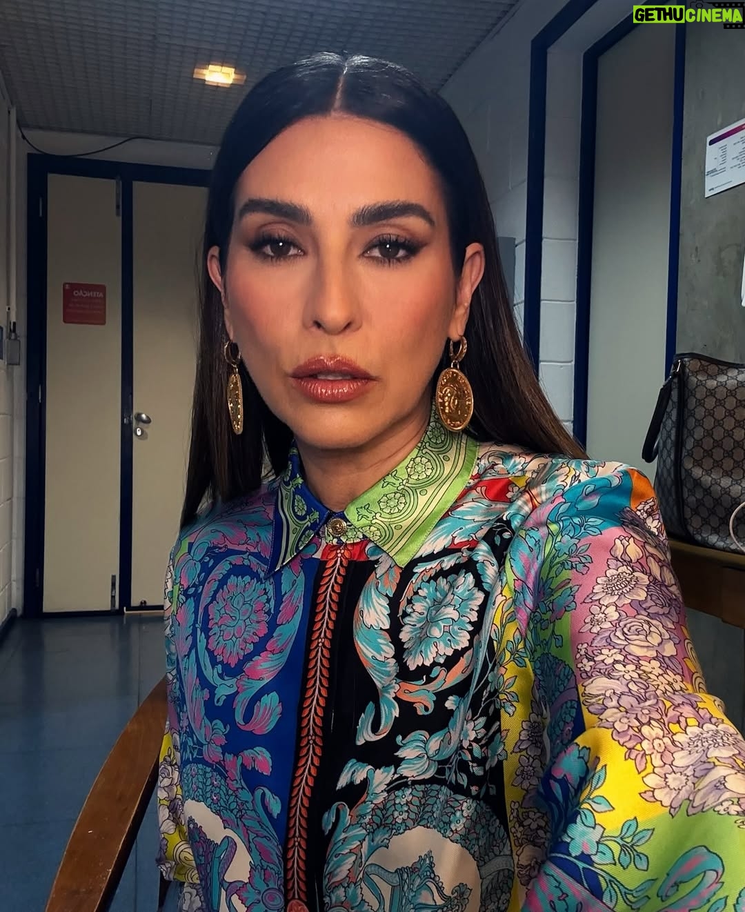 Fernanda Paes Leme - 3 Likes - Posso não estar mais dançando mas lookinhos seguirei entregando no @domingao 💖
Versace p/ @shopandshare