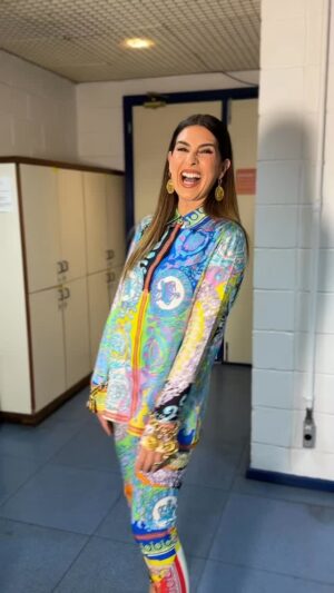 Fernanda Paes Leme Instagram - De eliminada a efetivada! Tô de volta ao @domingao e não vai sobrar bastidores sobre bastidores. Quem vocês querem que eu vá atrás na semana que vem?! 😉😅