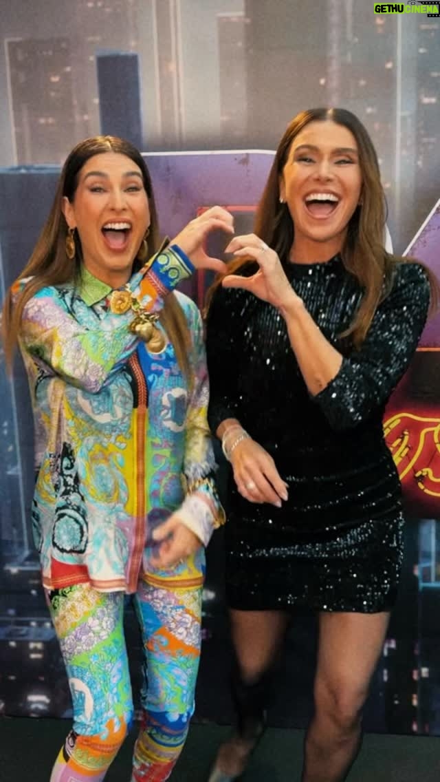 Fernanda Paes Leme - 19.6K Likes - Hoje é dia de Domingão e a gente já tá pronta pra arrasar!😂😂😂
Fê! Amo você!!!🫶🏼