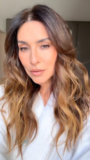 Fernanda Paes Leme Instagram - Ó como eu já to linda
Make @luisascampara