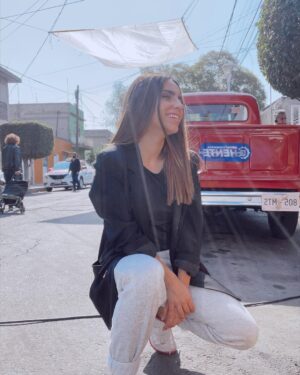 Fernanda Urdapilleta Instagram - mis días se resumen en: vivir entre el foro 8 y locaciones 🤍🤩 pero no podría ser más feliz