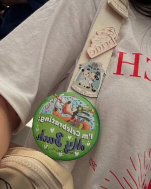 Fernanda Urdapilleta Instagram - bach day 3 🏰❤️
“the bach club takes Disney”
un sueño hecho realidad: caminar con mis orejas de Minnie Mouse versión bride con mis mejores amigas y mis hermanas por todo Magic Kingdom! Ese día fue MUY mágico y se quedará por siempre en mi corazón! Y si, @merygalindo_ tomó la foto más pinterest del mundo (la penúltima 🫶🏼)