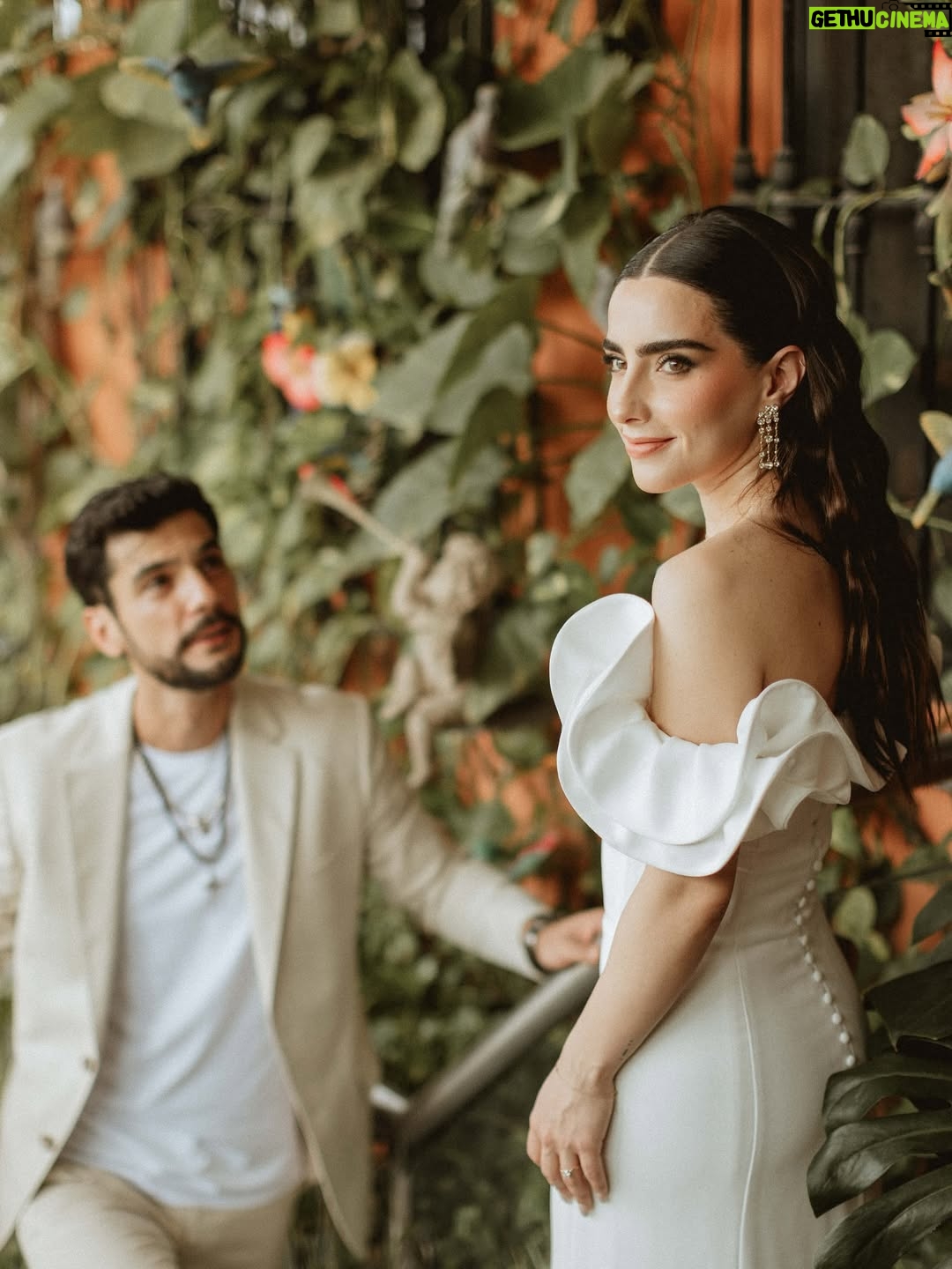Fernanda Urdapilleta - 131.2K Likes - Fotos antes de nuestra boda civil pt. 1 🤍 (si, hay varias partes jiji 🤭) 
A casi un mes del mejor fin de semana de nuestras vidas (ya se, que rápido se pasa el tiempo 😱) empezamos a compartir nuestros momentos más especiales. 
Te amo con todas mis fuerzas @ramses_aleman aún no me creo que seas mi esposo!