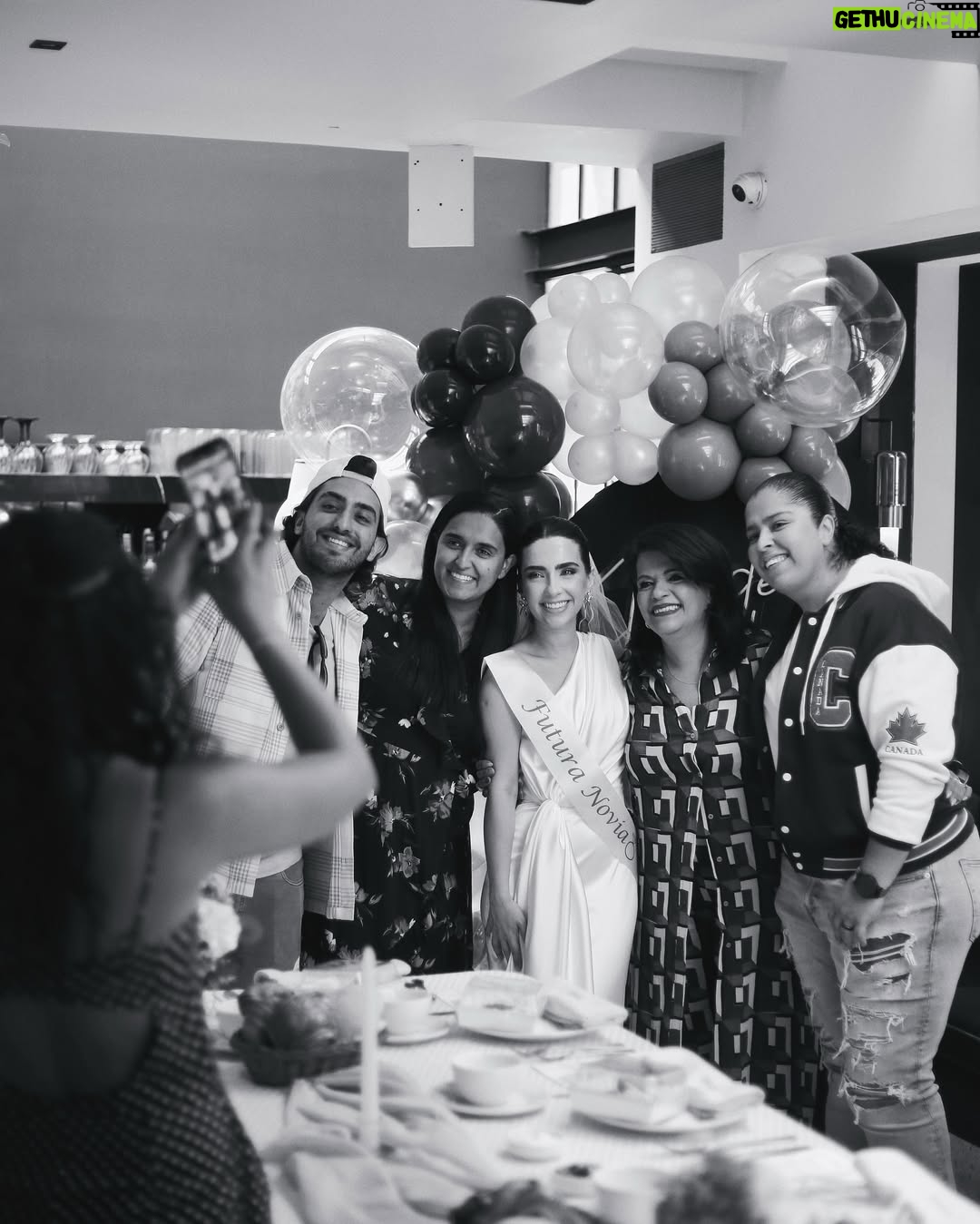 Fernanda Urdapilleta - 187.3K Likes - Something blue before “I do” en @ivoiremx 🩵 
Tuve el bridal shower más hermoso del mundo. Fue un día lleno de amor, risas, lágrimas y sorpresas 🫰🏼