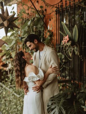 Fernanda Urdapilleta Instagram - Fotos antes de nuestra boda civil pt. 1 🤍 (si, hay varias partes jiji 🤭)
A casi un mes del mejor fin de semana de nuestras vidas (ya se, que rápido se pasa el tiempo 😱) empezamos a compartir nuestros momentos más especiales.
Te amo con todas mis fuerzas @ramses_aleman aún no me creo que seas mi esposo!