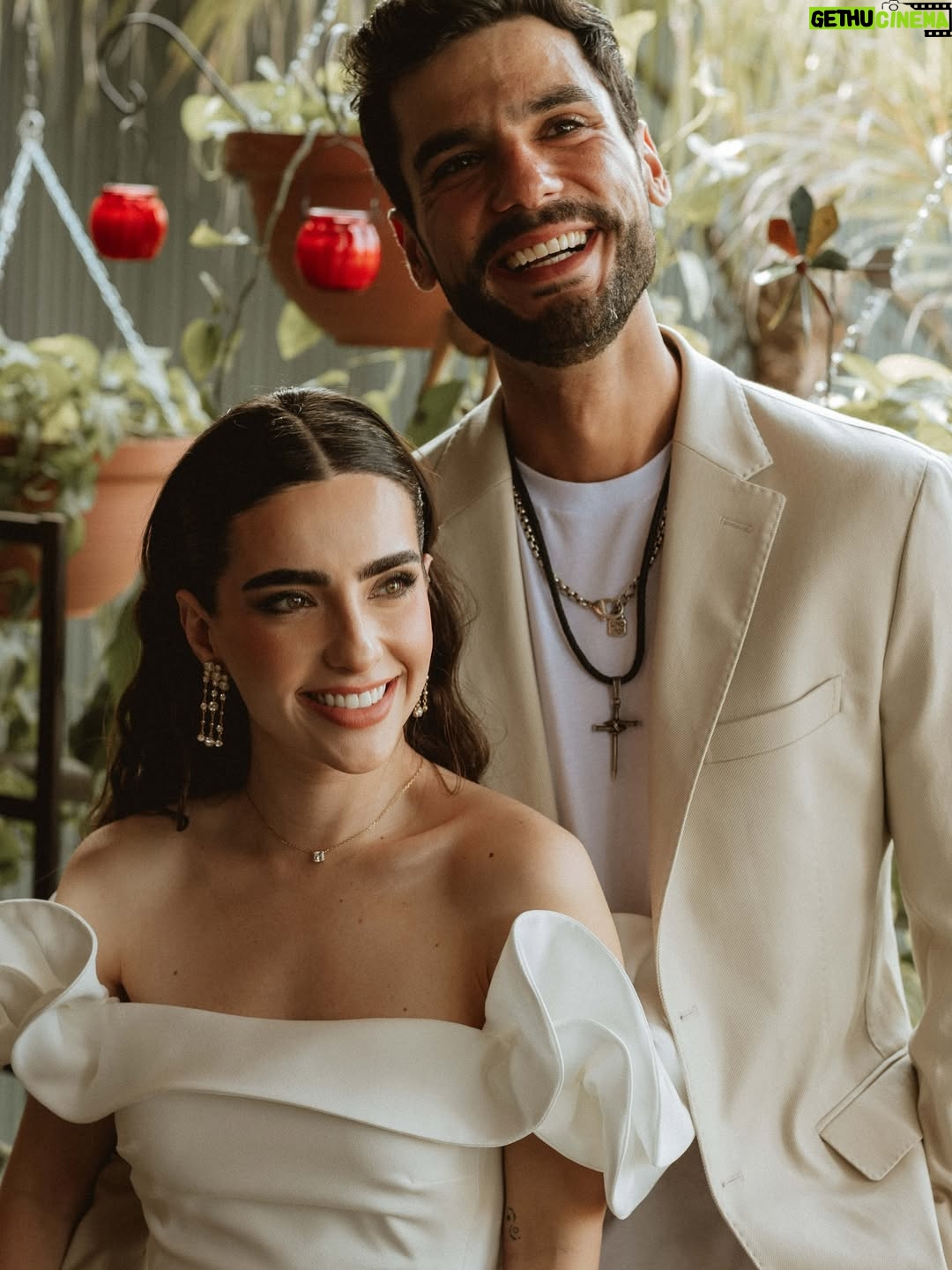 Fernanda Urdapilleta - 131.2K Likes - Fotos antes de nuestra boda civil pt. 1 🤍 (si, hay varias partes jiji 🤭) 
A casi un mes del mejor fin de semana de nuestras vidas (ya se, que rápido se pasa el tiempo 😱) empezamos a compartir nuestros momentos más especiales. 
Te amo con todas mis fuerzas @ramses_aleman aún no me creo que seas mi esposo!
