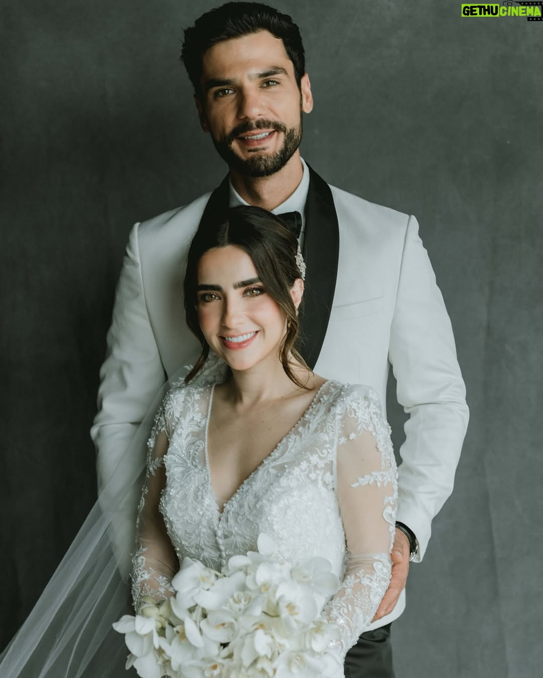 Fernanda Urdapilleta - 178.7K Likes - FER&RAMSES . Fui el fotógrafo de esta pareja con una historial literal de telenovela, esta es una primera entrega de los retratos de una gran historia que está escribiéndose página a página.
