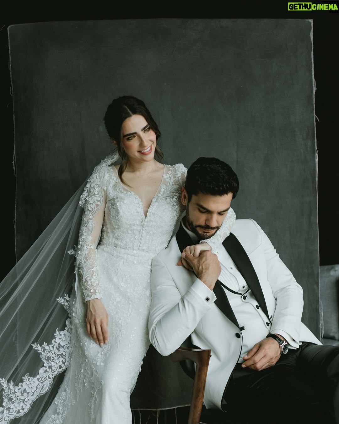 Fernanda Urdapilleta - 178.7K Likes - FER&RAMSES . Fui el fotógrafo de esta pareja con una historial literal de telenovela, esta es una primera entrega de los retratos de una gran historia que está escribiéndose página a página.