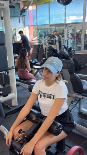 Ferny Graciano Instagram - Yo siempre en el gym 🥲